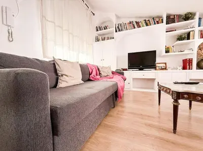 Una televisión o centro de entretenimiento en Charming penthouse in Madrid-Centro - Oso