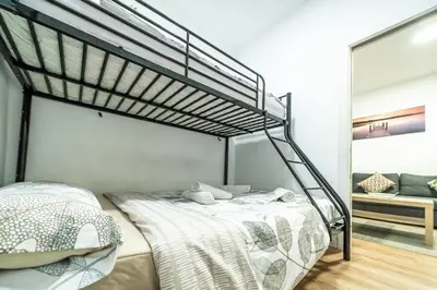 Cama o camas de una habitación en New flat , modern , wifi, 10min sol, 5 Reina Sofia