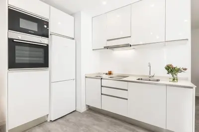 Una cocina o zona de cocina en Homeclub Modern Flat by Prado Museum & Retiro Moratin V