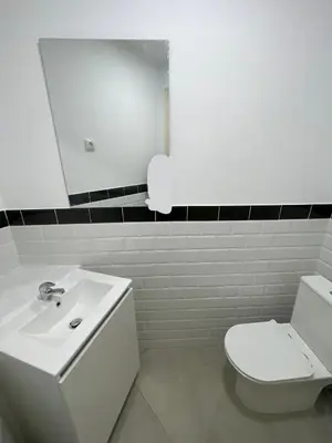 Un baño de Creativity Quarters Habitación temporada en coliving para estudiantes, trabajadores y artistas