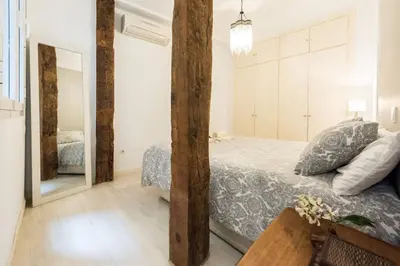 Cama o camas de una habitación en YOUR COZY NEST PLAZA MAYOR - SOL - RASTRO - WIFI - Almendro