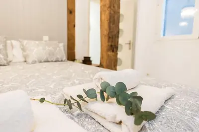 Cama o camas de una habitación en YOUR COZY NEST PLAZA MAYOR - SOL - RASTRO - WIFI - Almendro
