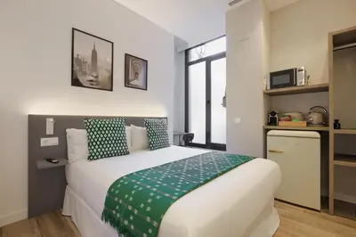 Cama o camas de una habitación en Dobo Madrid Galileo