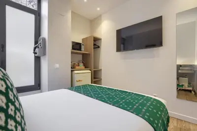 Cama o camas de una habitación en Dobo Madrid Galileo