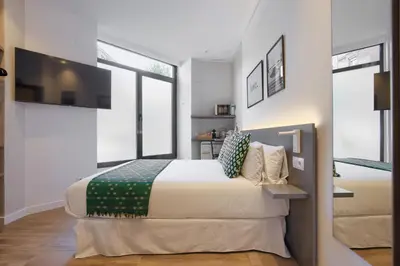 Cama o camas de una habitación en Dobo Madrid Galileo