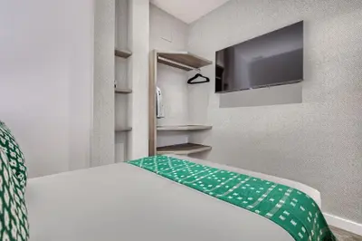 Una televisión o centro de entretenimiento en Dobo Madrid Galileo