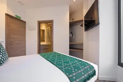 Cama o camas de una habitación en Dobo Madrid Galileo