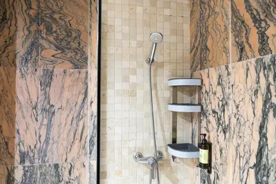 Un baño de Gran Vía III - En el centro de Madrid