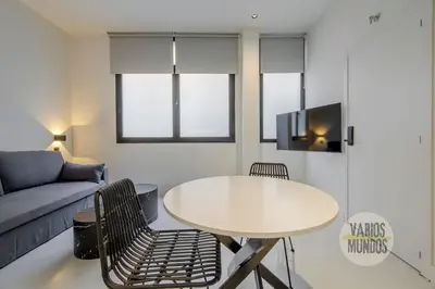 Una televisión o centro de entretenimiento en Cozy Loft para 2pax en La Latina-Centro de Madrid