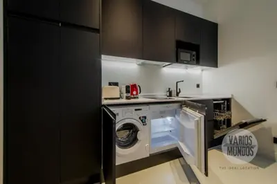 Una cocina o zona de cocina en Ritmo en Madrid para 2, vive Mira el Río Alta 10 E3