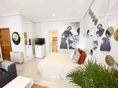 Una televisión o centro de entretenimiento en DISFRUTA del Barrio de las Letras Tu segundo hogar en Madrid