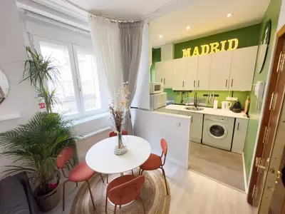 Una cocina o zona de cocina en DISFRUTA del Barrio de las Letras Tu segundo hogar en Madrid