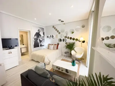 Una televisión o centro de entretenimiento en DISFRUTA del Barrio de las Letras Tu segundo hogar en Madrid