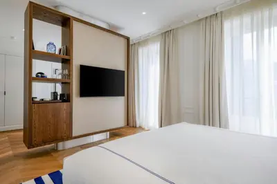 Una televisión o centro de entretenimiento en El Autor Hotel, Madrid, Autograph Collection