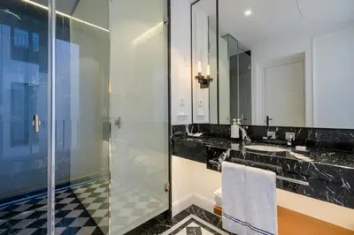 Un baño de El Autor Hotel, Madrid, Autograph Collection