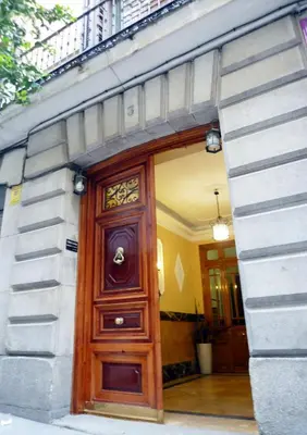 Fachada o entrada de CH Six Rooms Relatores