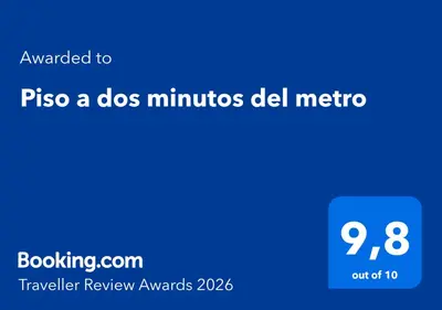 Certificado, premio, señal o documento que está expuesto en Piso a dos minutos del metro