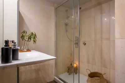 Un baño de Wukro - 2 bedrooms and terrace in Chamberí