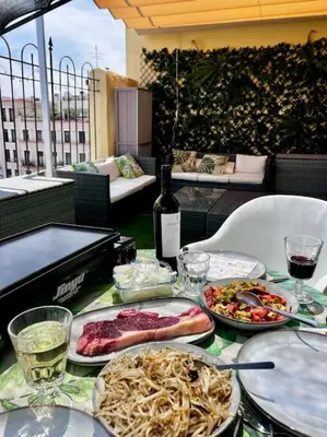 Comida en o cerca de este apartamento