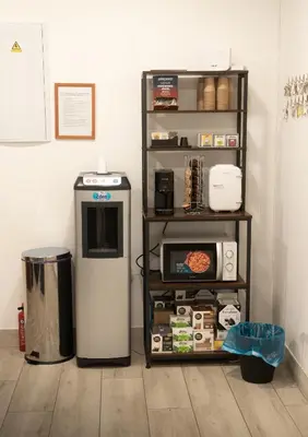 Una cocina o zona de cocina en Only for Women Hostel Madrid-Sol
