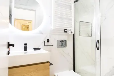 Un baño de Malasaña Apartment, Apartamento central y acogedor
