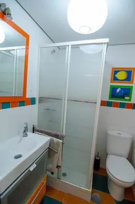 Un baño de For You Rentals temporal y Bonito ático con terraza VAL375