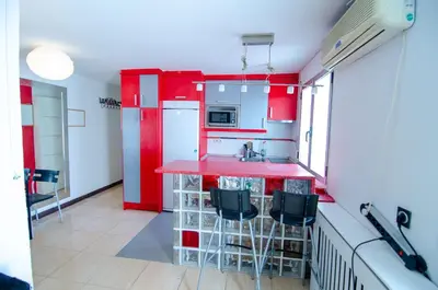 Una cocina o zona de cocina en For You Rentals temporal y Bonito ático con terraza VAL375