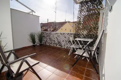 Un balcón o terraza de For You Rentals temporal y Bonito ático con terraza VAL375