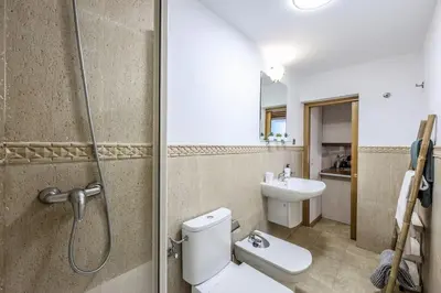 Un baño de Atico-dúplex con dormitorio y terraza, Goya