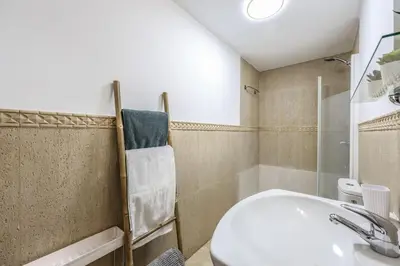 Un baño de Atico-dúplex con dormitorio y terraza, Goya