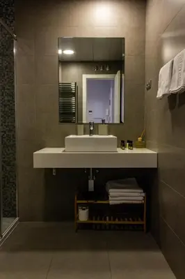 Un baño de Arenal Suites Puerta del Sol