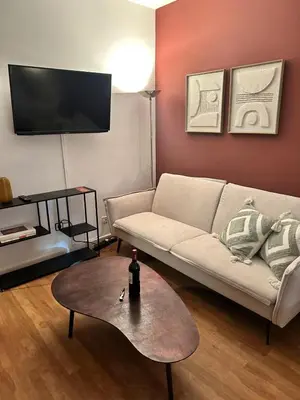 Una televisión o centro de entretenimiento en AparthotelTribunal