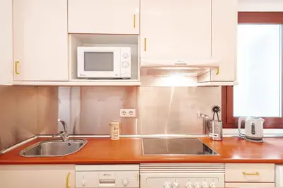 Una cocina o zona de cocina en Luminoso, céntrico y silencioso