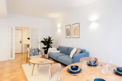 Zona de estar de CLARAVAL - Apartamento con Despacho en Chamberí, Madrid