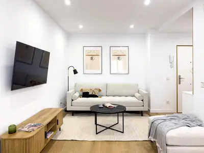 Una televisión o centro de entretenimiento en LAGUNARIA - Apartamento con Despacho en Retiro, Madrid