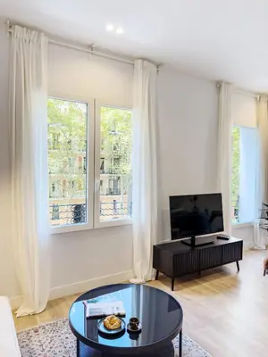 Una televisión o centro de entretenimiento en MENINA - Apartamento con Despacho en Velázquez, Salamanca, Madrid