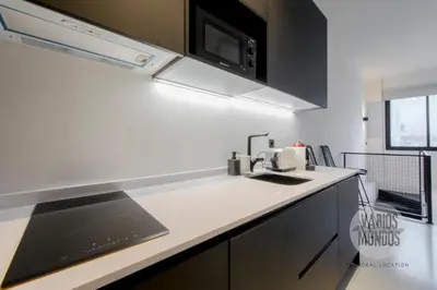 Una cocina o zona de cocina en Rincón en Madrid para 2 , vive Mira el Río Alta 10 E3