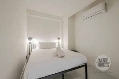Cama o camas de una habitación en Refugio en Madrid para 4, vive Mira el Río Alta 10 E3
