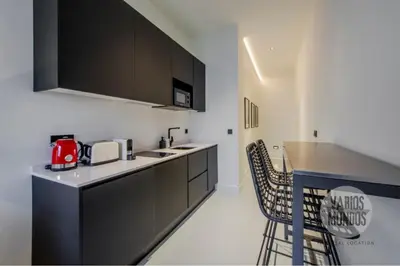 Una cocina o zona de cocina en Reencuentro en Madrid para 2, vive Mira el Río Alta 10 E3