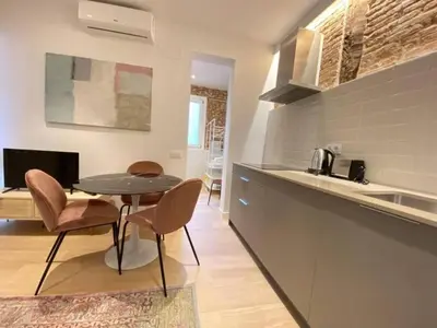 Una cocina o zona de cocina en Suites La Latiina - Madrid Centro