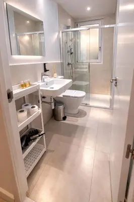 Un baño de Suites La Latiina - Madrid Centro