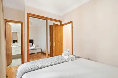 Cama o camas de una habitación en Spacious modern flat in the centre of Madrid - Infantas