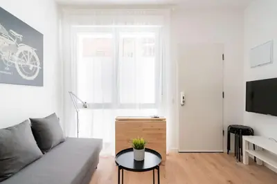 Una televisión o centro de entretenimiento en Coqueto estudio en Madrid Río - HB