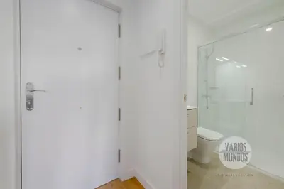Un baño de Descanso con parking para 4, vive la Latina