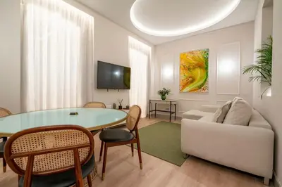 Una televisión o centro de entretenimiento en R14 –Deluxe Style Trendiest location in Malasaña