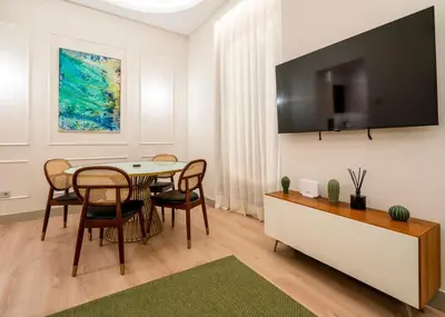 Una televisión o centro de entretenimiento en R14 –Deluxe Style Trendiest location in Malasaña