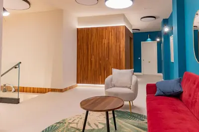 Zona de estar de For You Rentals El CaprichoTu Refugio en Madrid con Encanto y Tranquilidad Temporal PDD2914