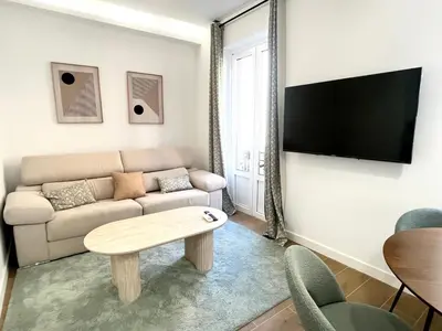 Una televisión o centro de entretenimiento en dPlace To Be - Apartamentos en Barrio de Salamanca