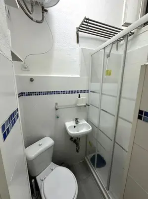 Un baño de Coqueto piso a 3 min de Gran Vía