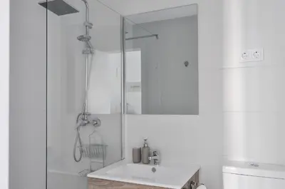 Un baño de Suite Estudio en Bravo Murillo